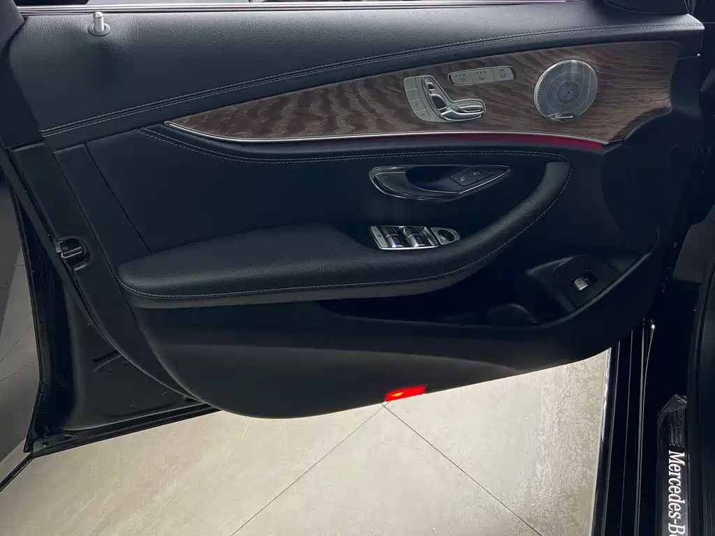 Mercedes-Benz E-Class 2019 — фото 10