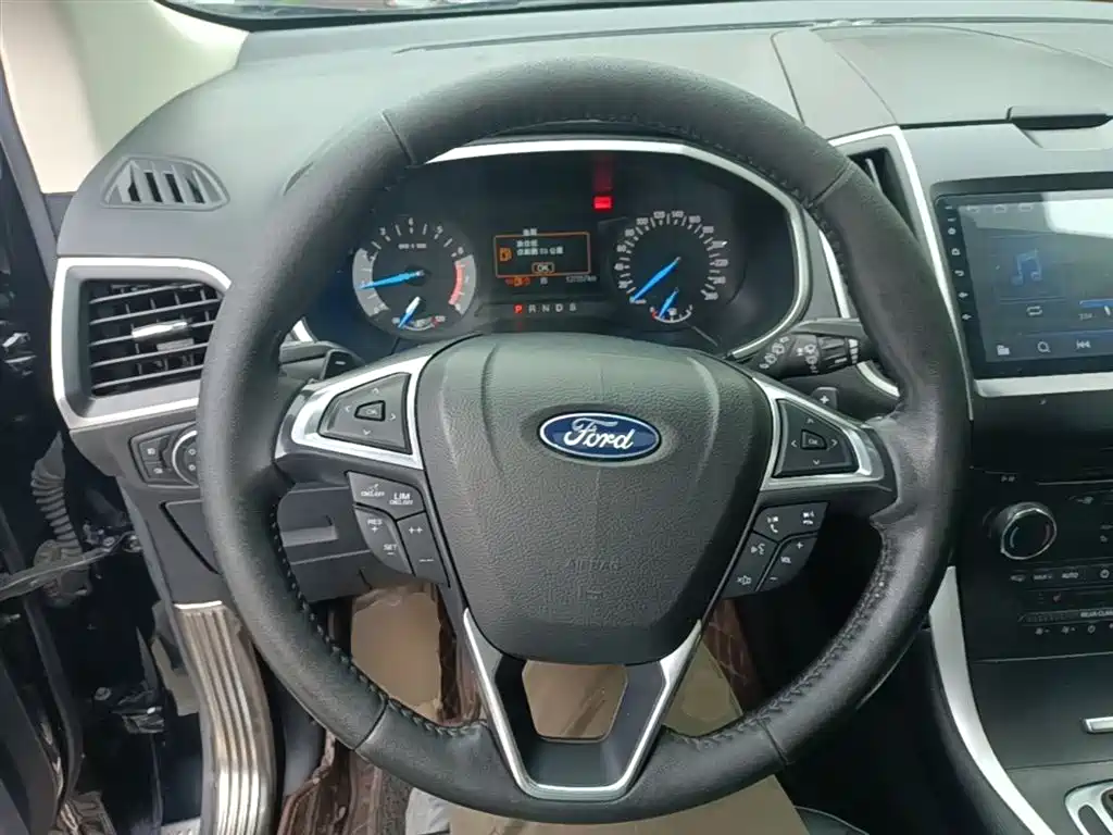 Ford Edge 2018 — фото 11