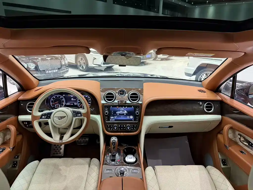 Bentley Bentayga 2017 — фото 17