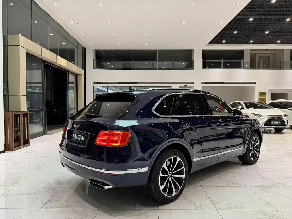 Bentley Bentayga 2017 — фото 20