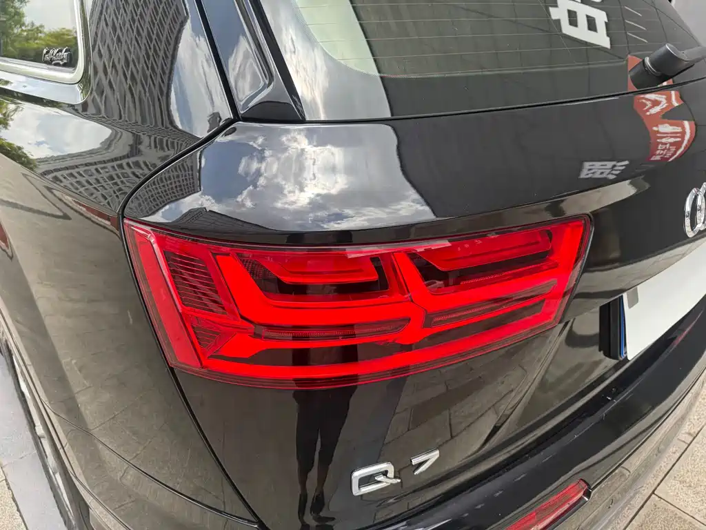 Audi Q7 2018 — фото 41