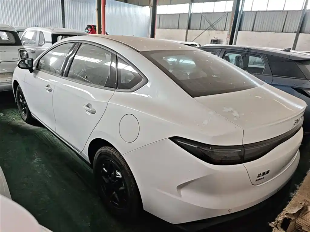 BYD Seal 05 DM-i 2026 — фото 5