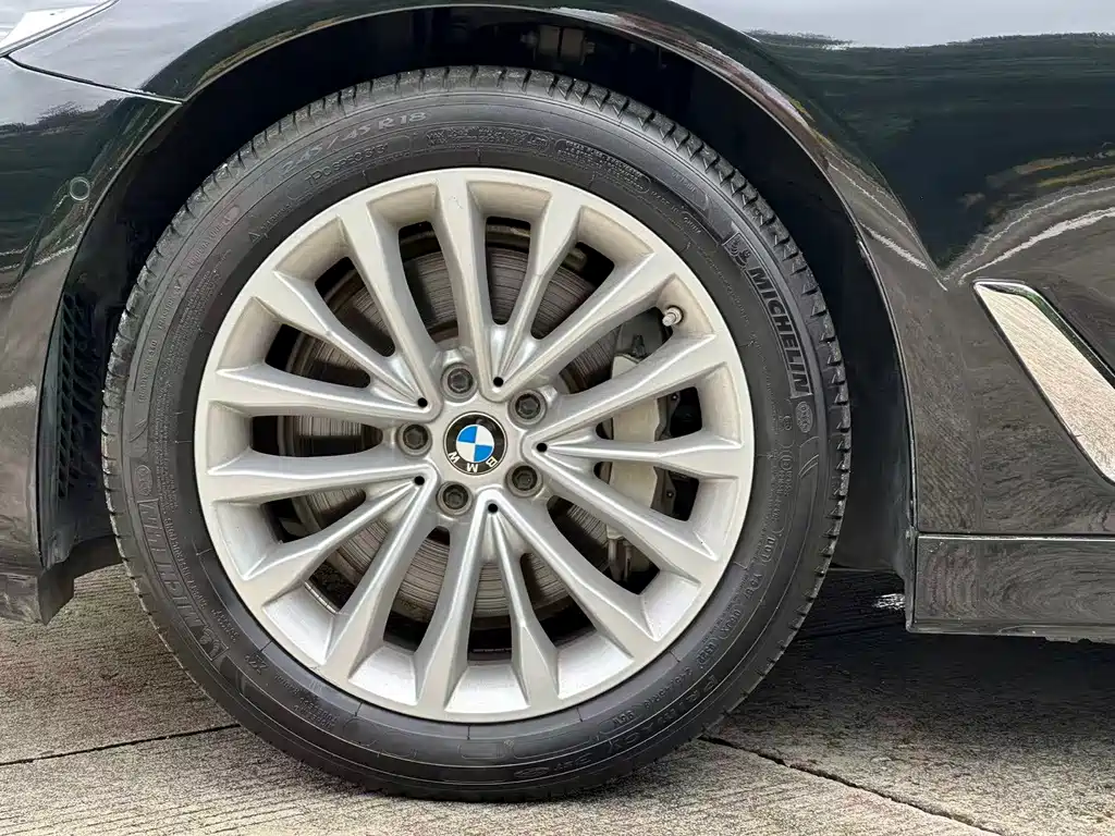 BMW 5 Series 2020 — фото 19
