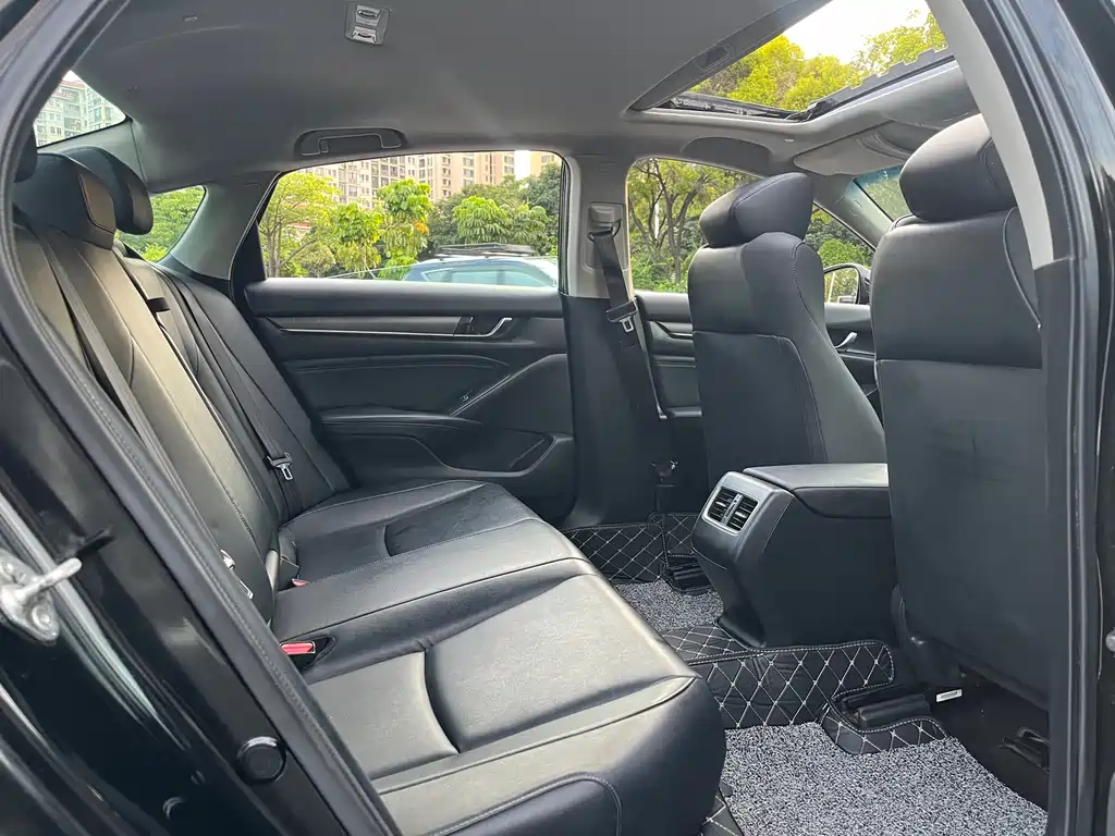 Honda Accord 2019 — фото 10