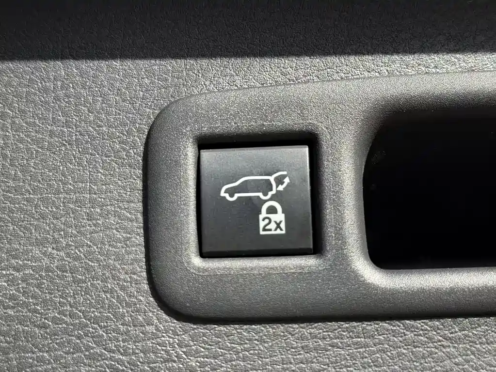 Toyota Sienna 2023 — фото 13