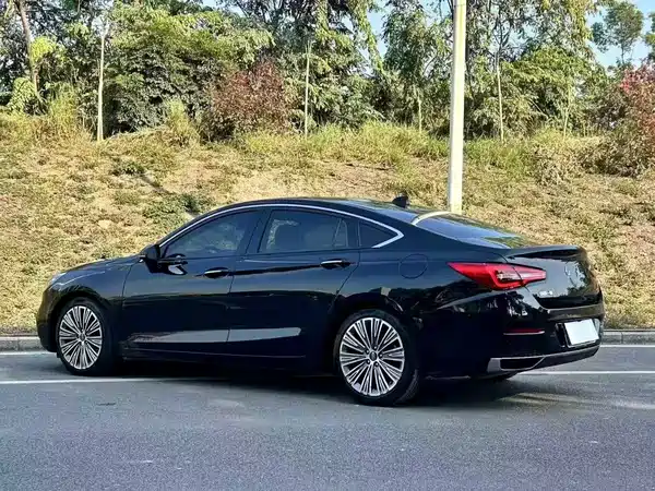 Hongqi H5 2022