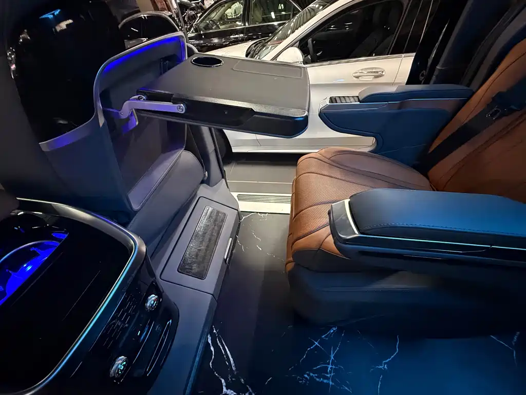 Ford Tourneo 2025 — фото 9