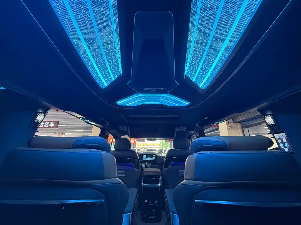 Ford Tourneo 2025 — фото 11