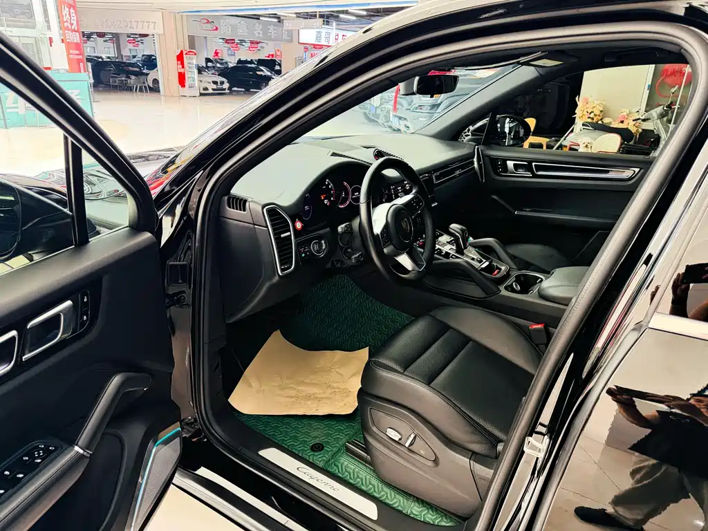 Porsche Cayenne 2022
