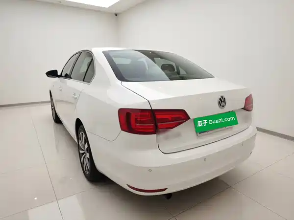 Volkswagen Sagitar 2018