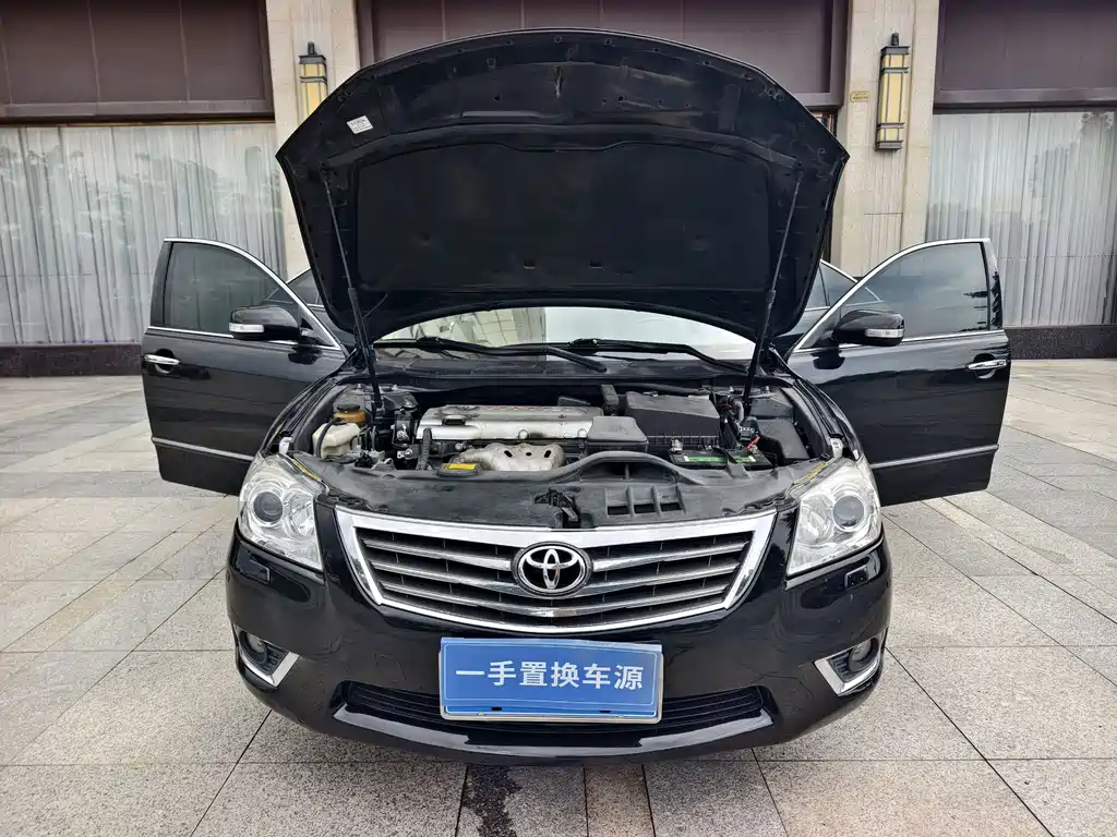 Toyota Camry 2010 — фото 19
