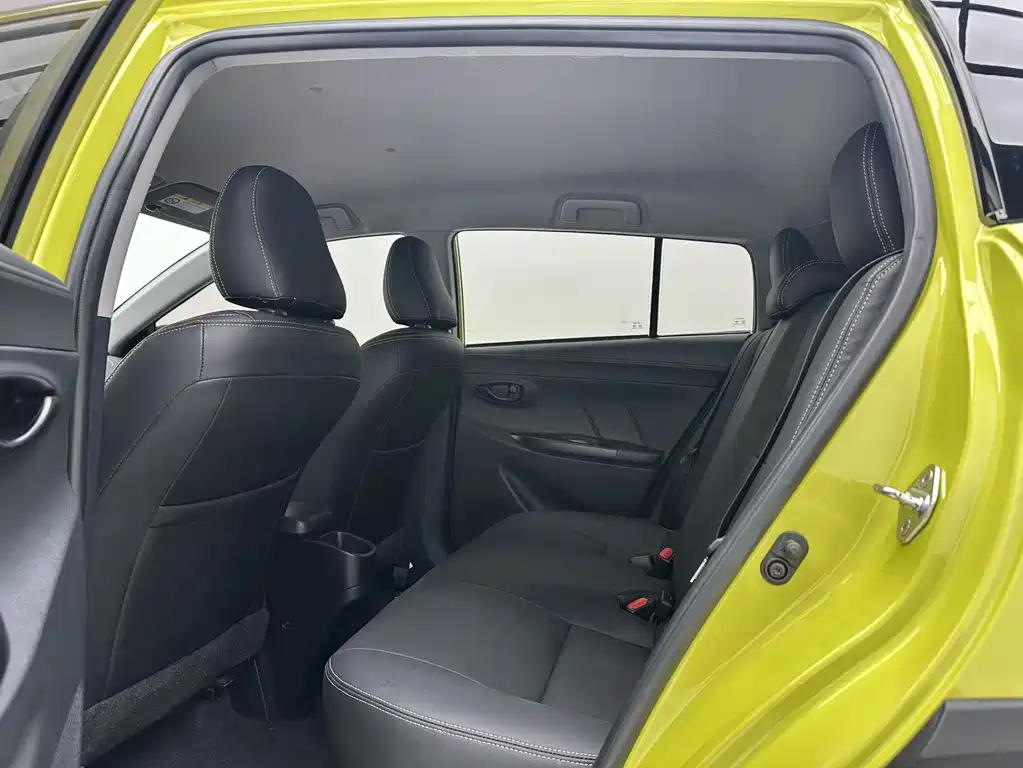 Toyota Yaris L 2022 — фото 6
