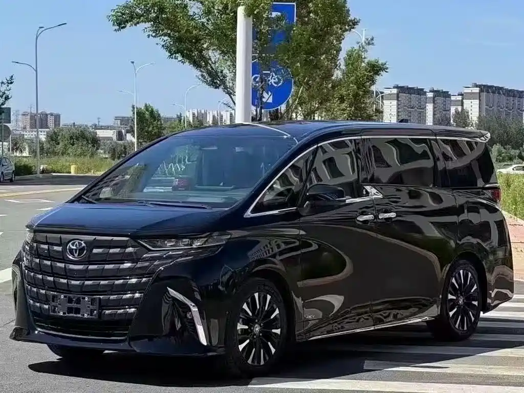 Toyota Alphard 2024 — фото 1