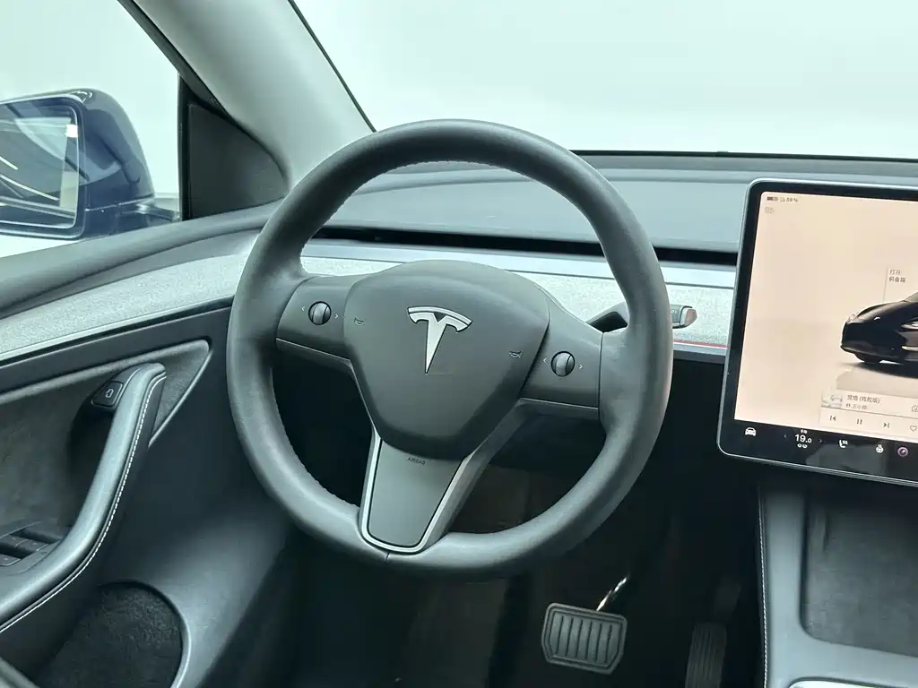 Tesla Model Y 2023 — фото 18