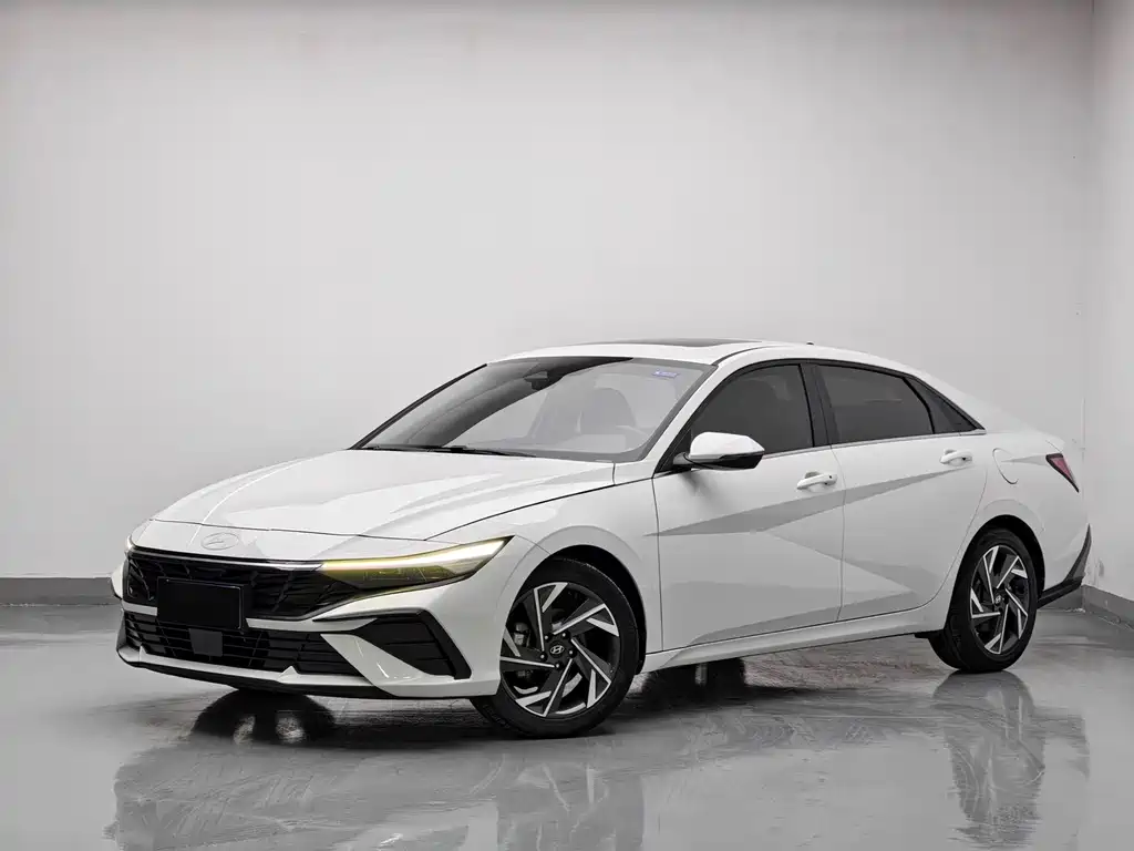 Hyundai Elantra 2024 — фото 1