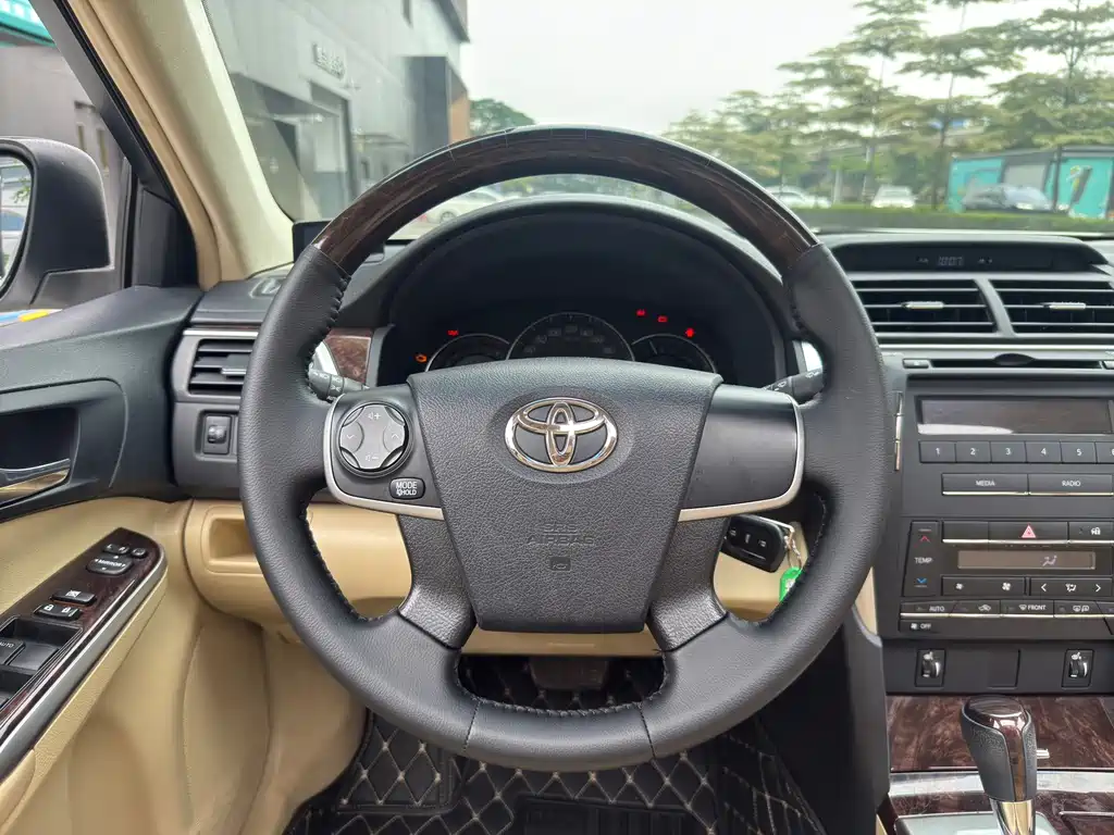 Toyota Camry 2016 — фото 15