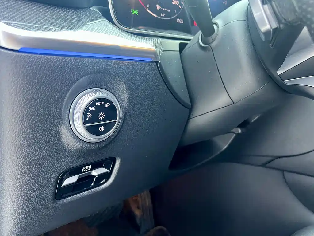 Mercedes-Benz C-Class 2025 — фото 14