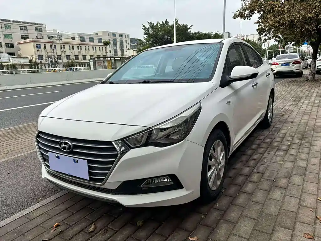 Hyundai Verna 2017 — фото 1