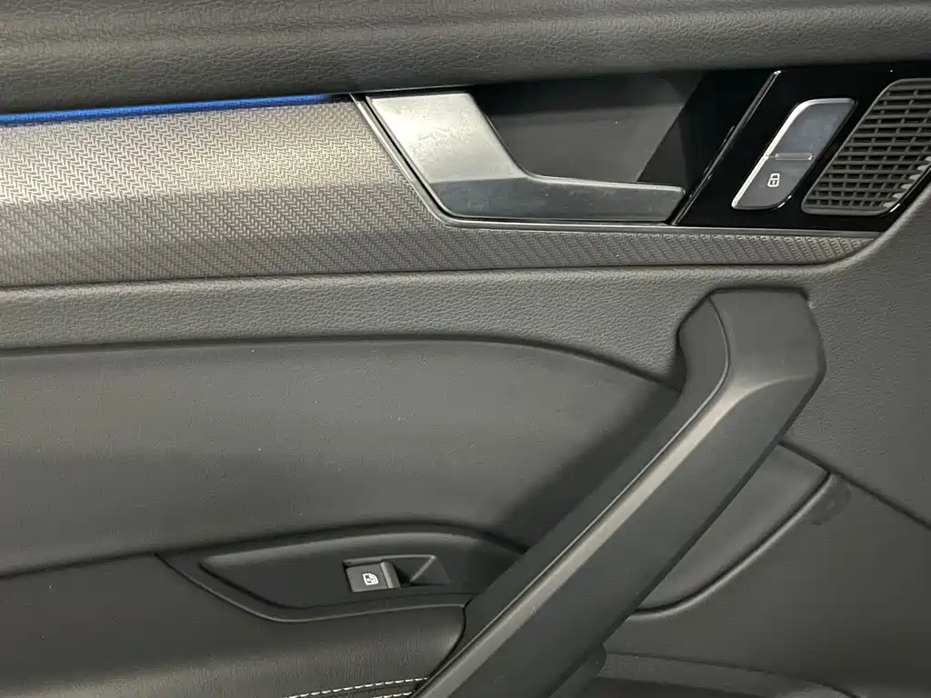 Audi Q5L 2025 — фото 16
