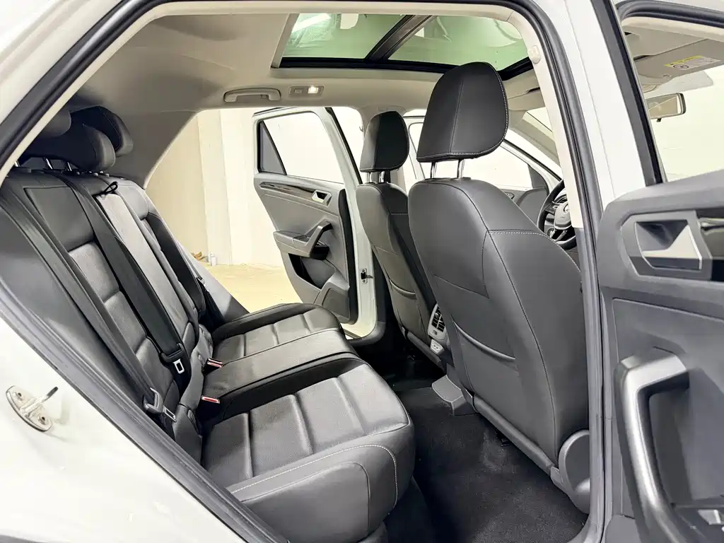 Volkswagen T-Roc 2022 — фото 9