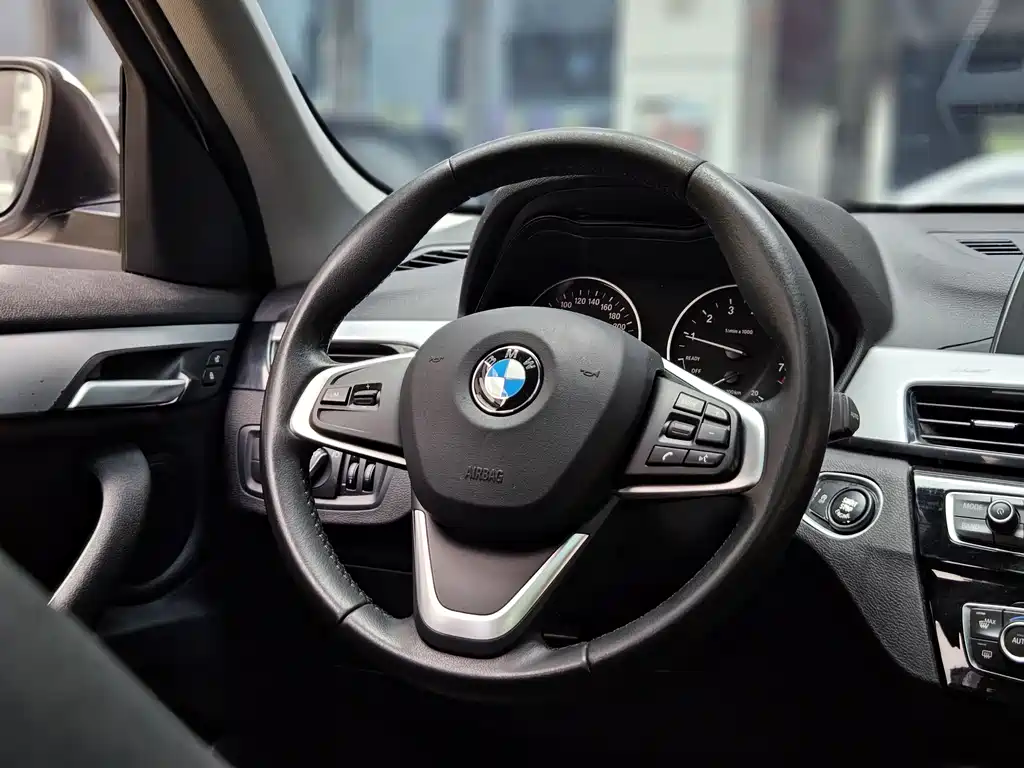 BMW X1 2017 — фото 9