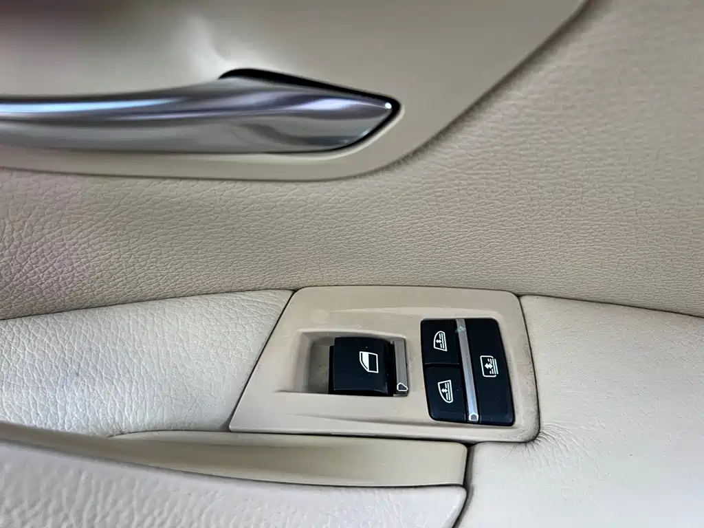 BMW 5 Series 2012 — фото 19
