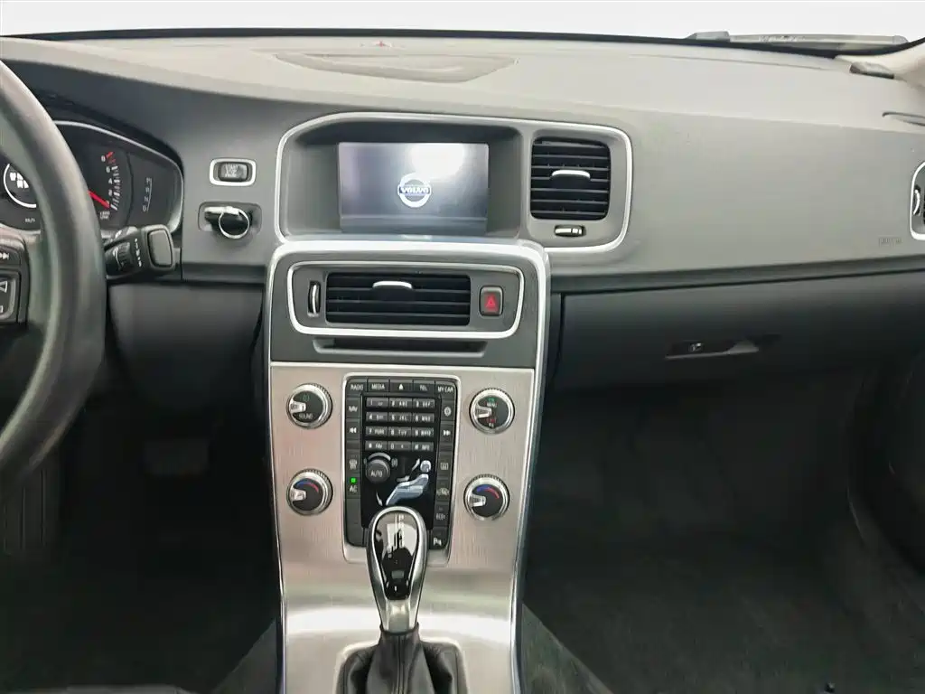 Volvo S60 2016 — фото 12