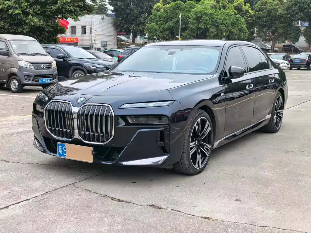 BMW 7 Series 2023 — фото 2