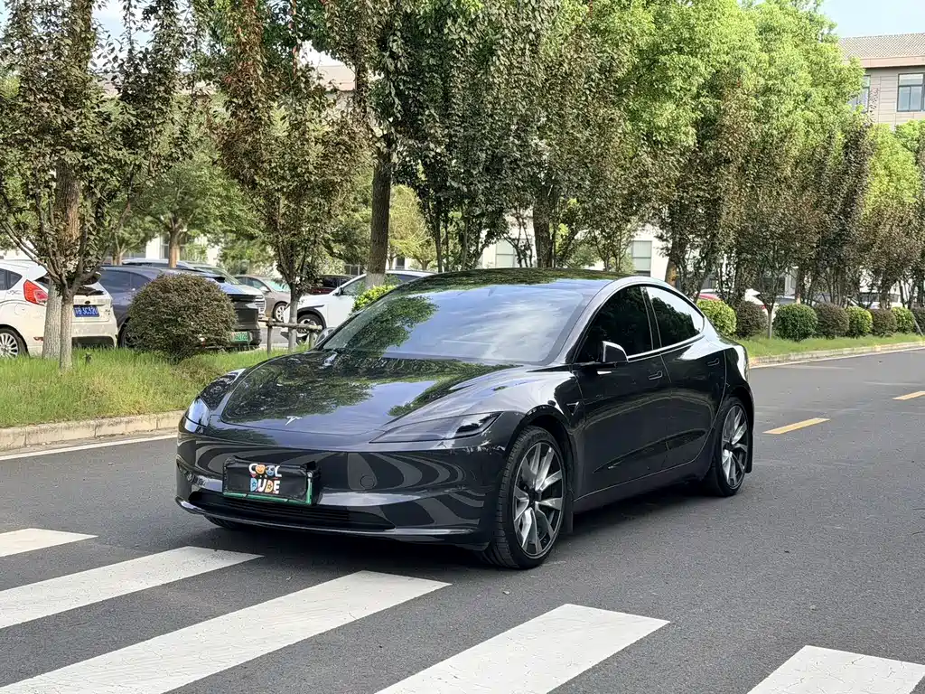 Tesla Model 3 2024 — фото 1