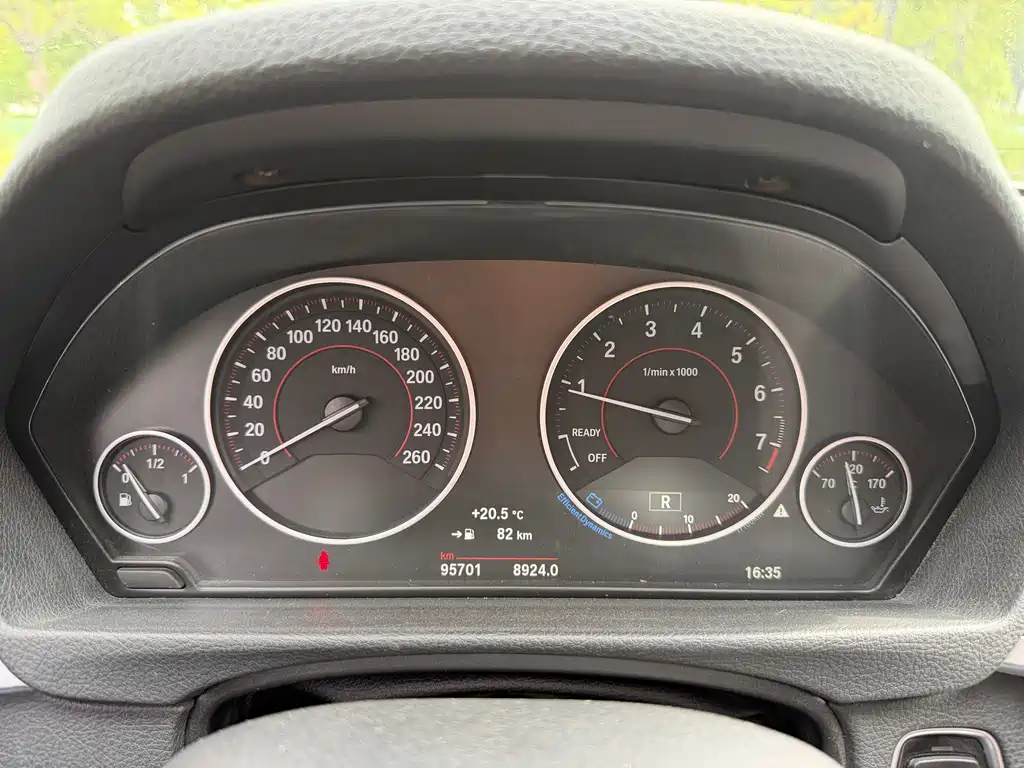 BMW 3 Series 2017 — фото 16