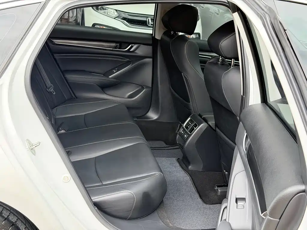 Honda Accord 2022 — фото 10