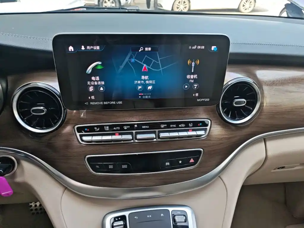 Mercedes-Benz V-Class 2022 — фото 13