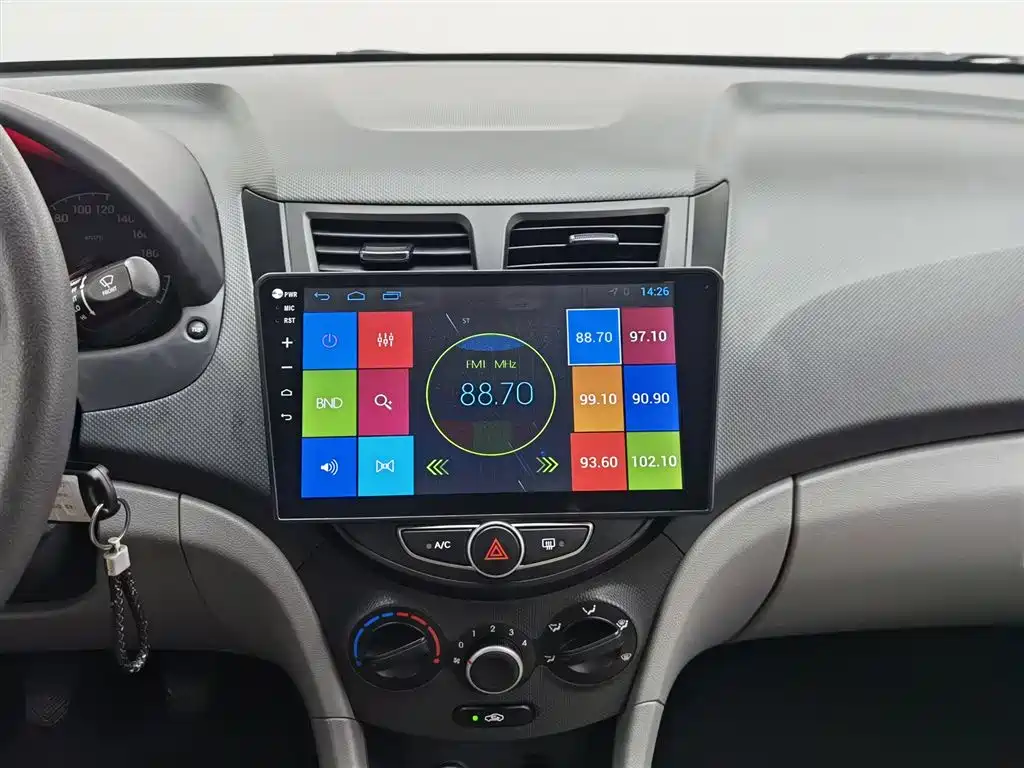 Hyundai Verna 2017 — фото 12