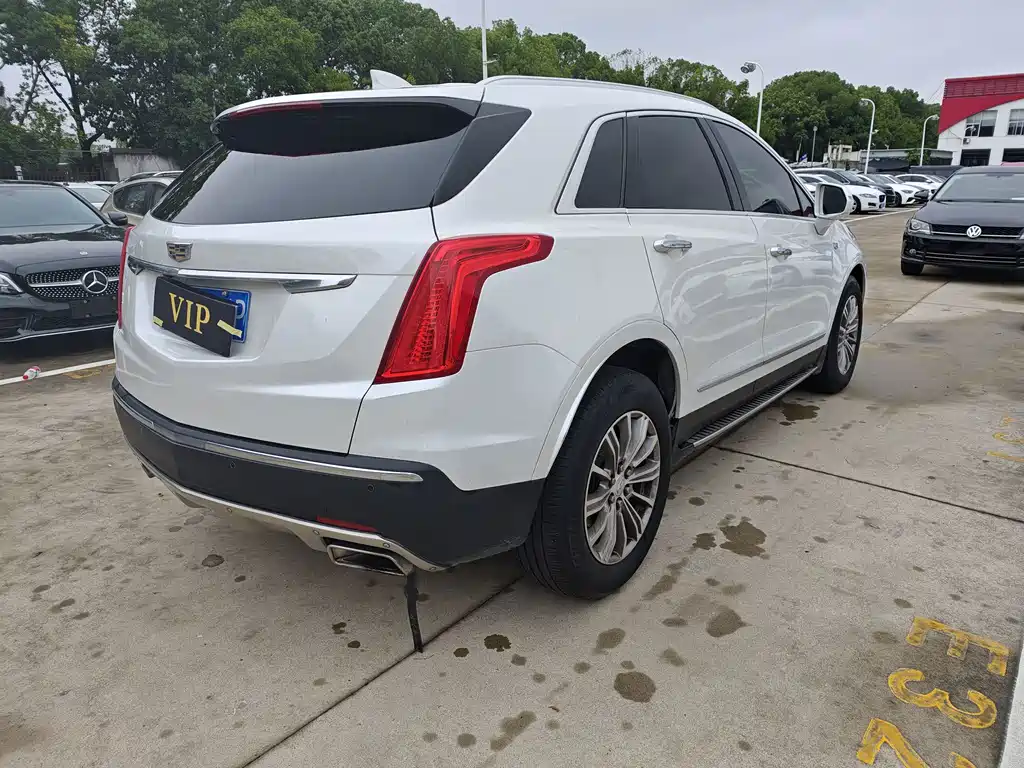Cadillac XT5 2017 — фото 18