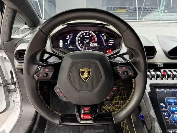 Lamborghini Huracan 2021