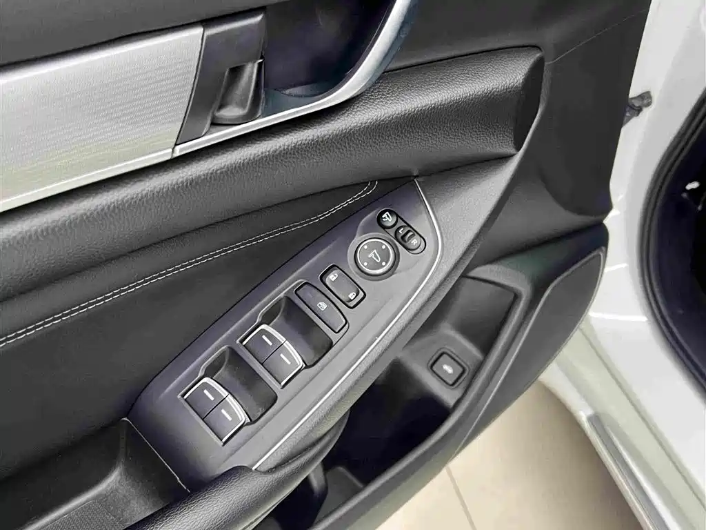 Honda Accord 2022 — фото 13