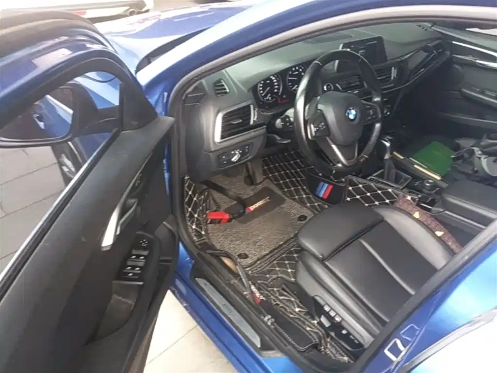 BMW 1 Series 2018 — фото 16