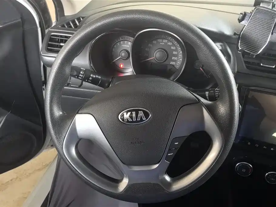 Kia K2 2016 — фото 15