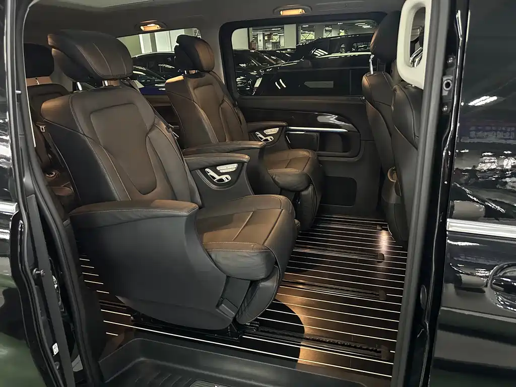 Mercedes-Benz V-Class 2018 — фото 15