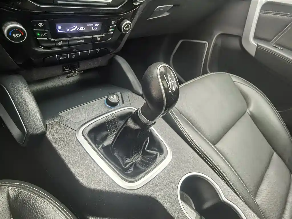 Geely Vision X6 2017 — фото 13