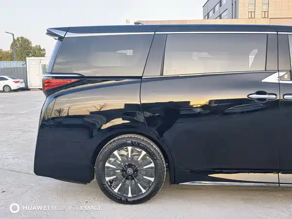 Toyota Alphard 2024