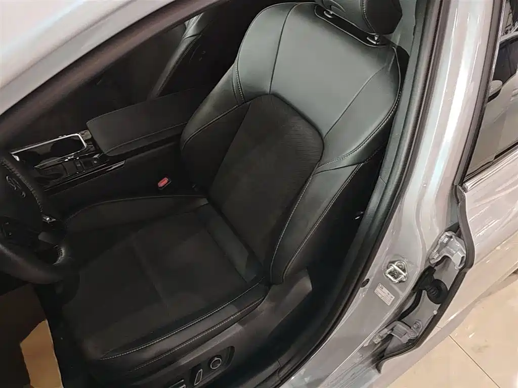 Toyota Camry 2024 — фото 15