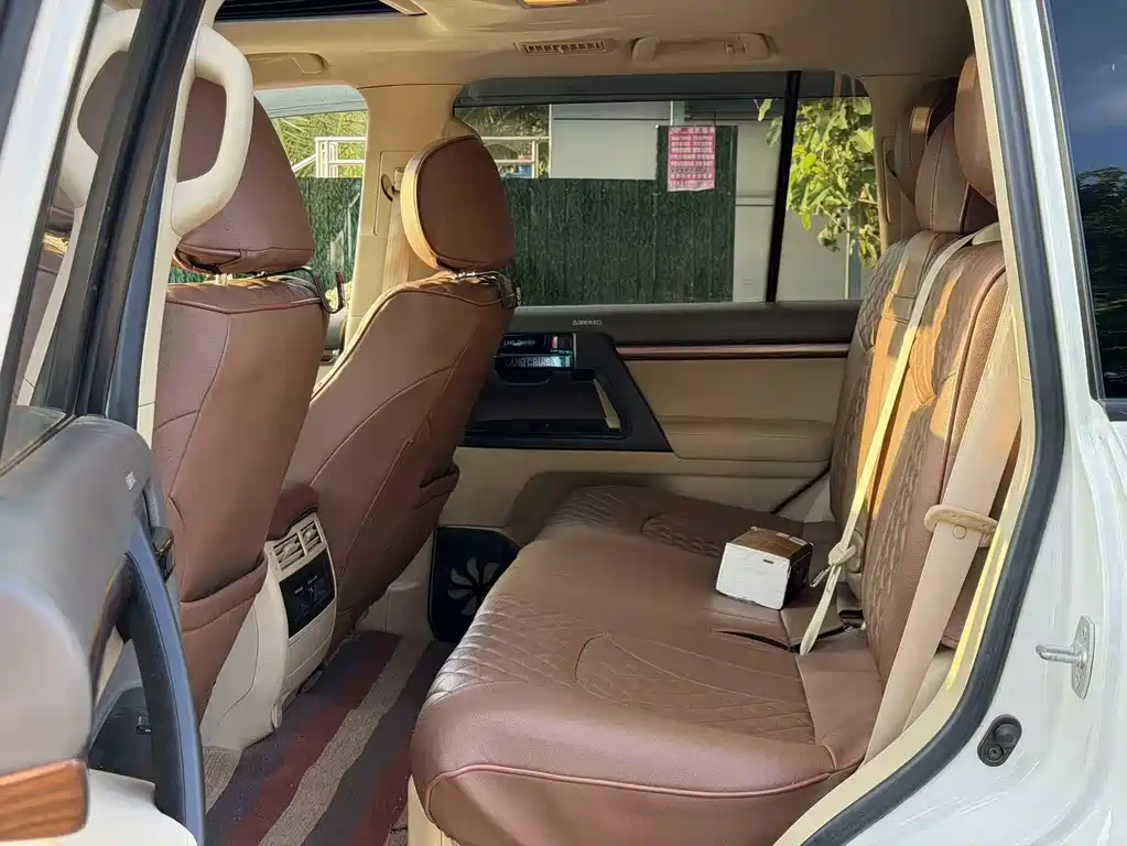Toyota Land Cruiser 2018 — фото 3