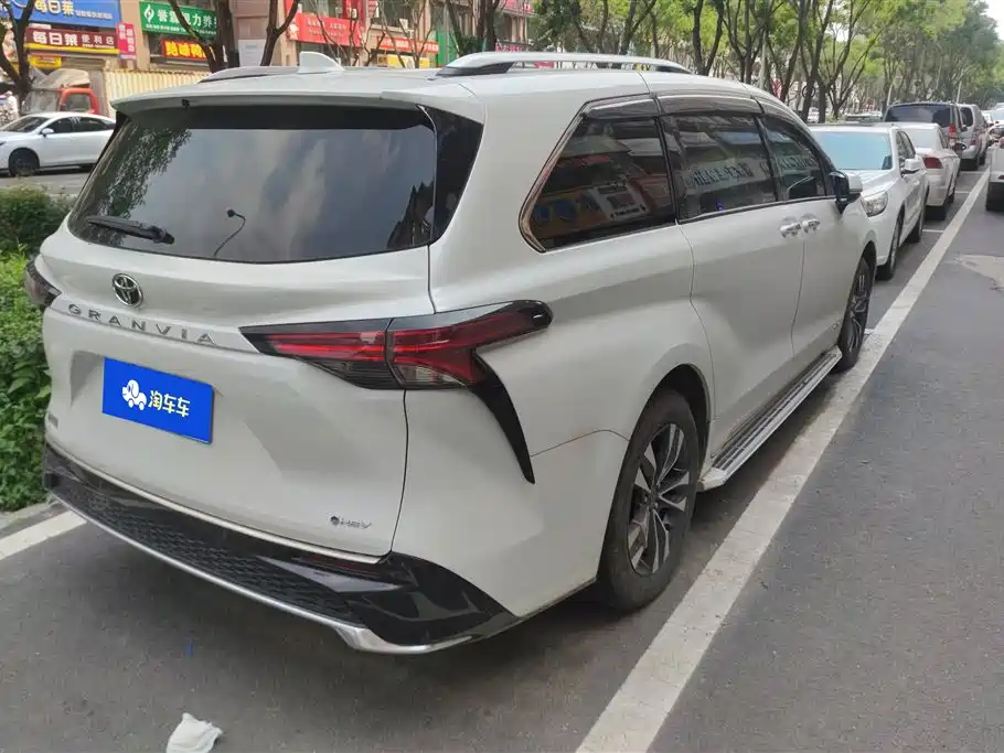Toyota Granvia 2024