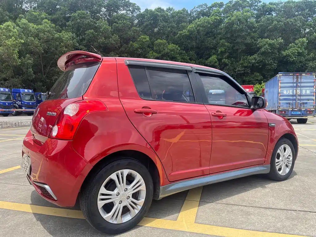 Suzuki Swift 2015 — фото 4