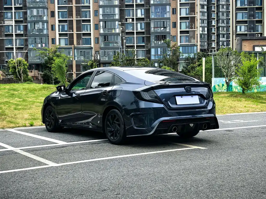Honda Civic 2018 — фото 10
