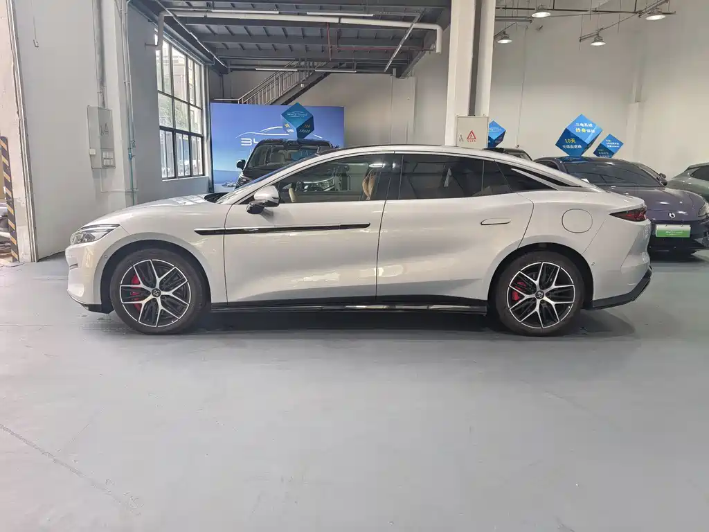 BYD Han L 2025