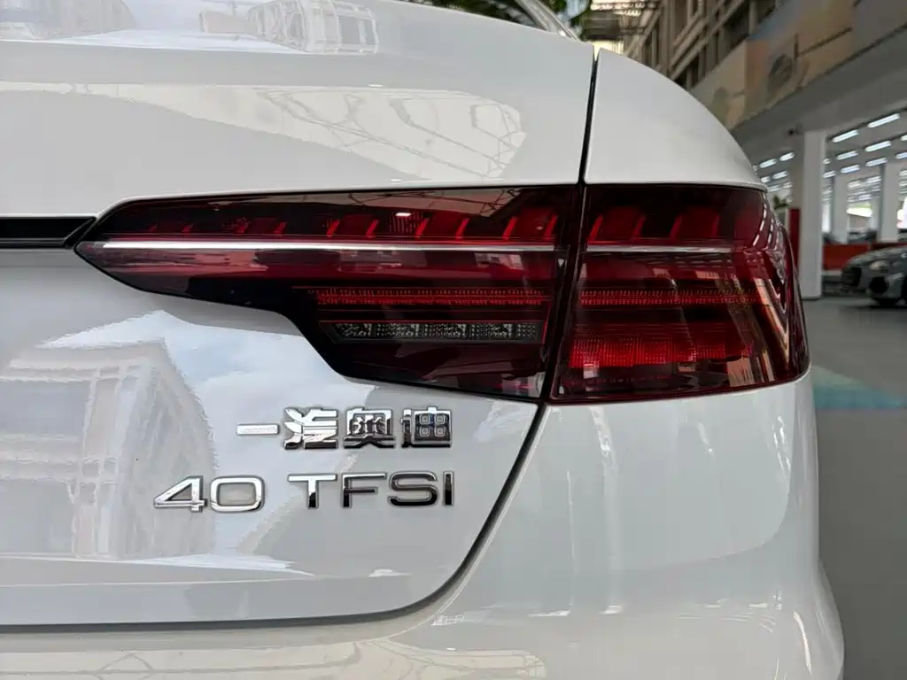 Audi A4L 2022 — фото 12