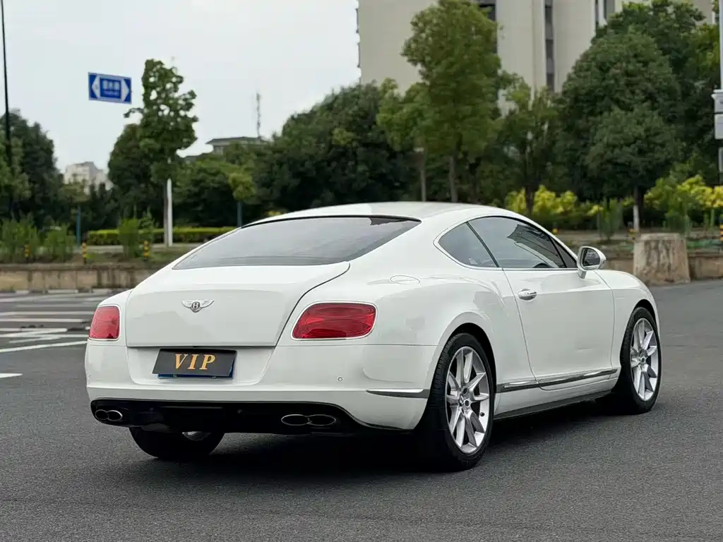 Bentley Continental 2015 — фото 10
