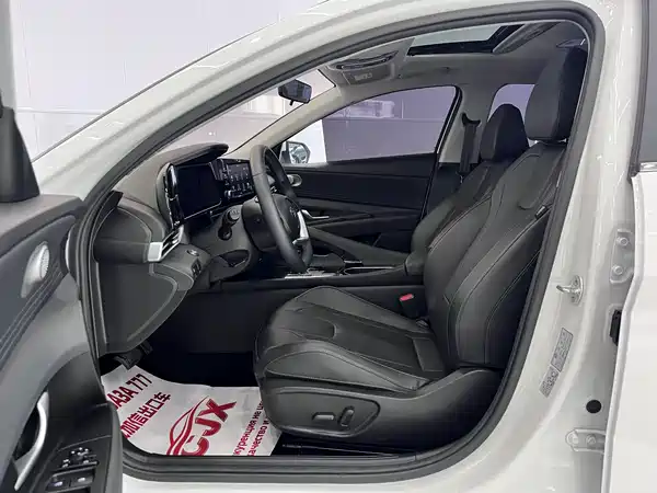 Hyundai Elantra 2023